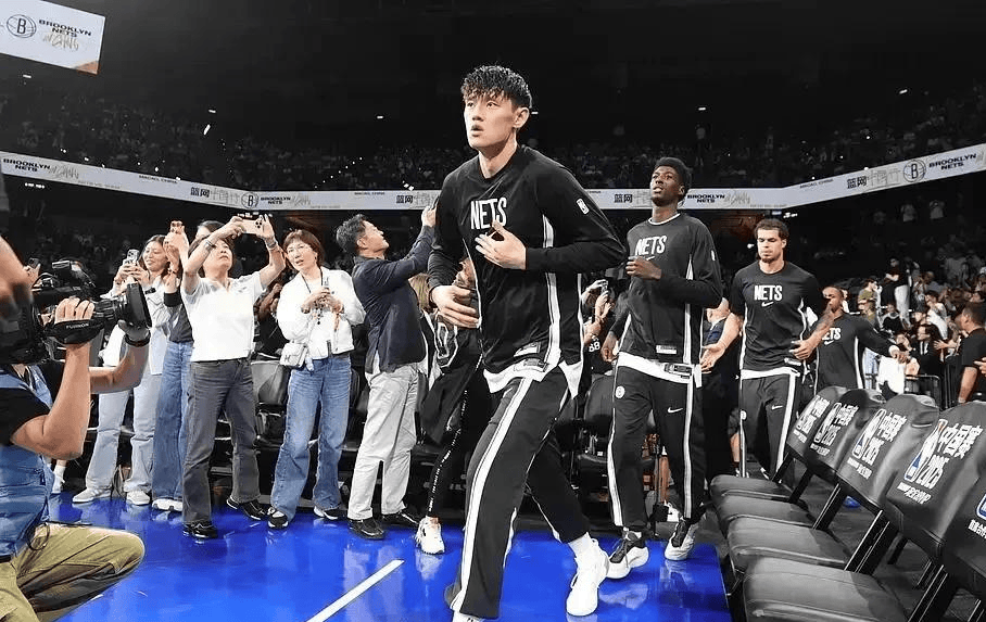 快船完胜篮网,周琦点燃赛场 快船完胜篮网,周琦点燃赛场