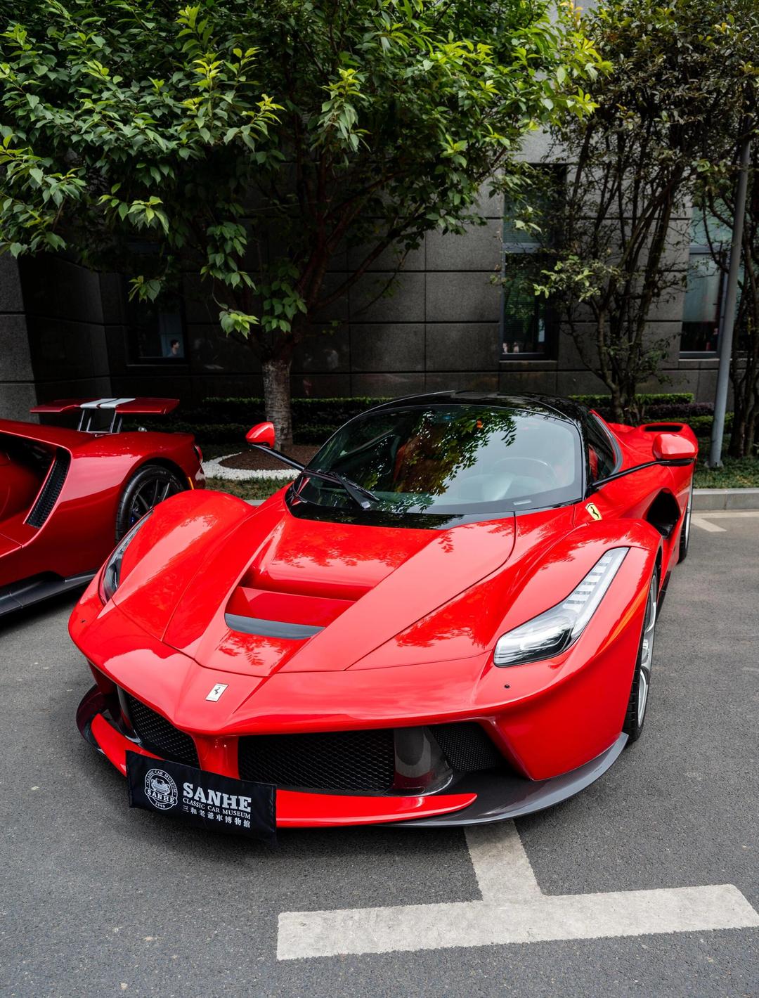 法拉利完胜红牛车队，塞恩斯惊艳四座