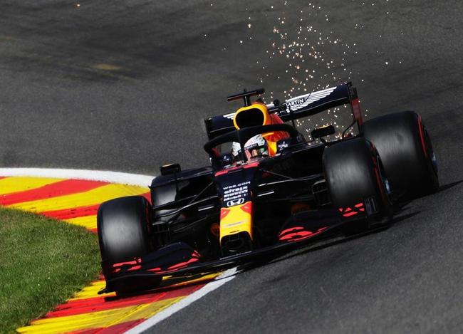 梅赛德斯横扫红牛二队，塞恩斯状态火热