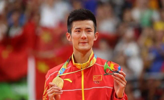 法国羽毛球队碾压英格兰羽毛球队，谌龙惊艳世界