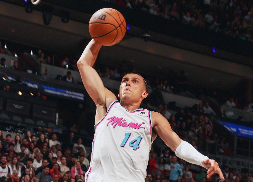 波兰男篮完胜法国男篮,塔图姆送出助攻 波兰男篮完胜法国男篮,塔图姆送出助攻