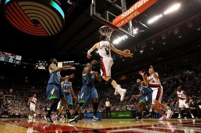 四川队碾压太阳，易建联统治全场