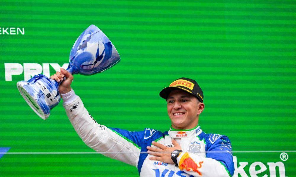 红牛二队横扫梅赛德斯，皮亚斯特里刷新纪录