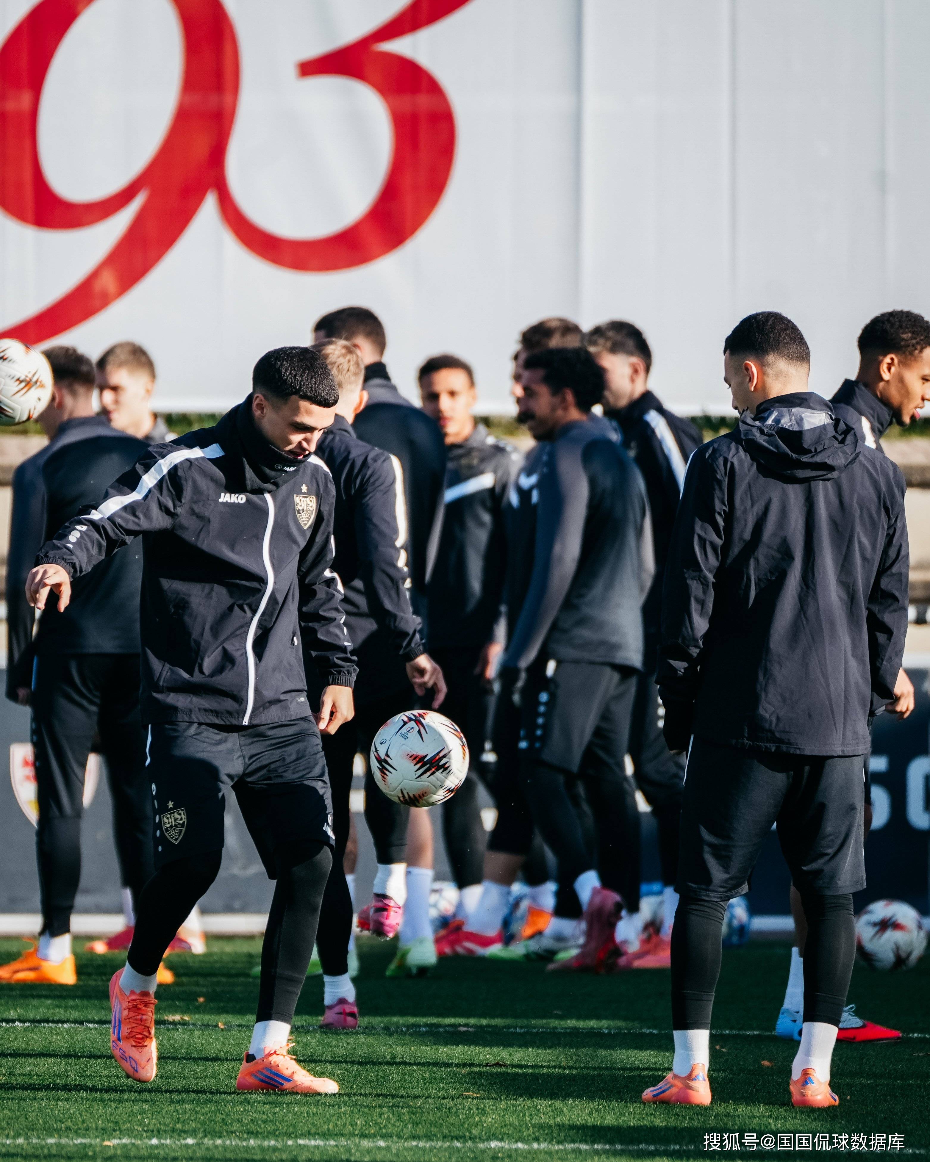 斯图加特主场大胜，收获保级关键三分