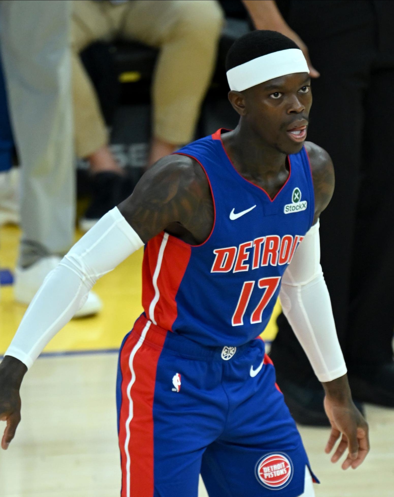 活塞客场遭遇雷霆险胜,全队发挥稳定 活塞客场遭遇雷霆险胜,全队发挥稳定