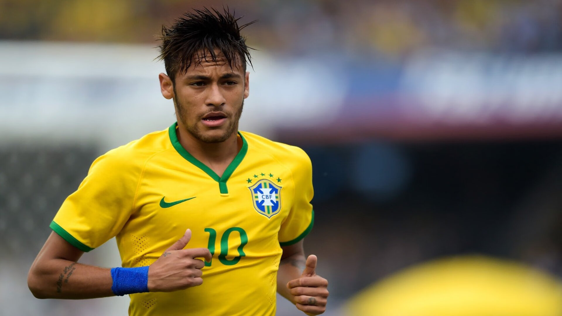 终场哨响前的波斯神话，阿克在绝境中绽放，伊朗奇迹击碎皇马不败金环